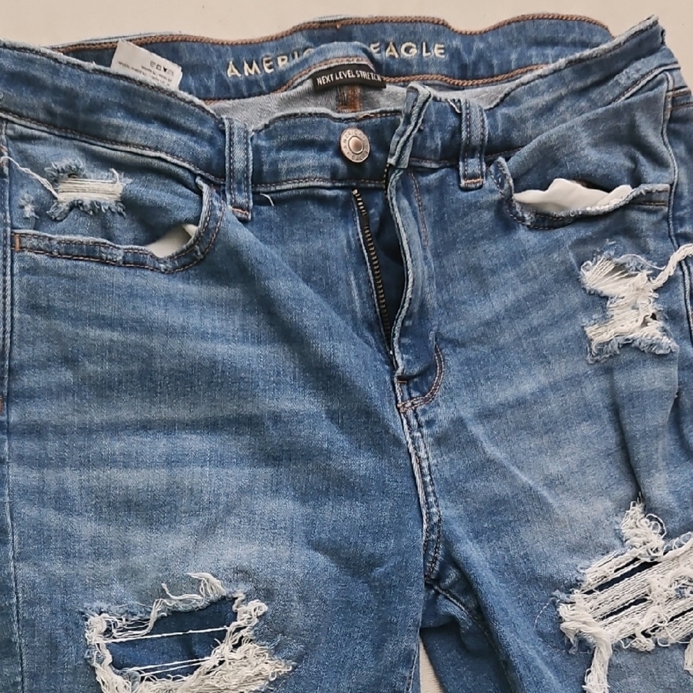 American Eagle Outfitters Women's High Rise Ripped Blue Jeans